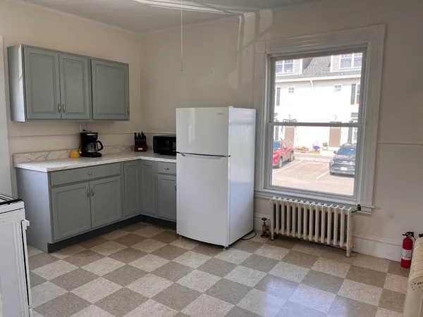 $1,900 | 408 Porter Street, Manchester, NH 03103