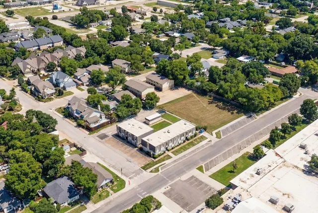 $2,200,000 | 705 East Worth Street, Grapevine, TX 76051