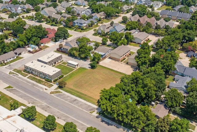 $2,200,000 | 705 East Worth Street, Grapevine, TX 76051