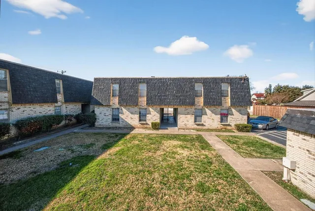 $2,200,000 | 705 East Worth Street, Grapevine, TX 76051