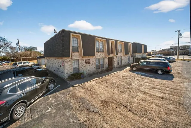 $2,200,000 | 705 East Worth Street, Grapevine, TX 76051