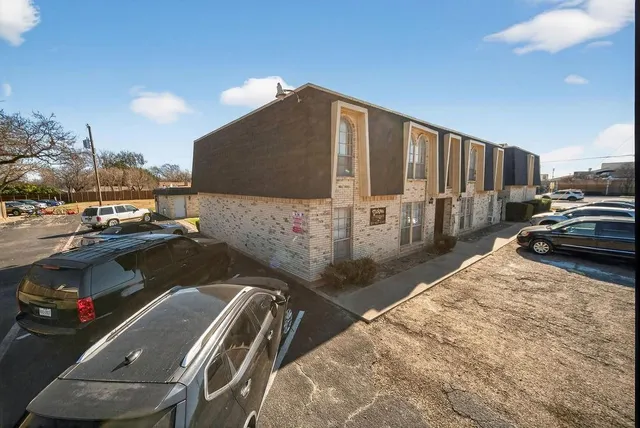 $2,200,000 | 705 East Worth Street, Grapevine, TX 76051