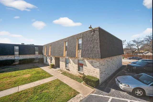 $2,200,000 | 705 East Worth Street, Grapevine, TX 76051