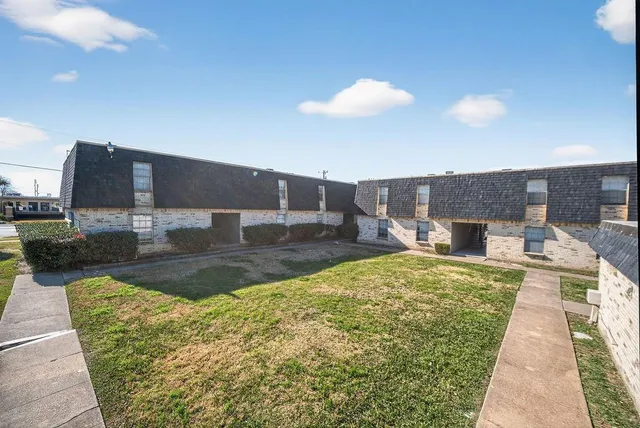 $2,200,000 | 705 East Worth Street, Grapevine, TX 76051