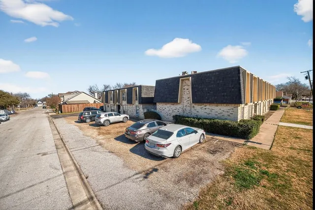 $2,200,000 | 705 East Worth Street, Grapevine, TX 76051