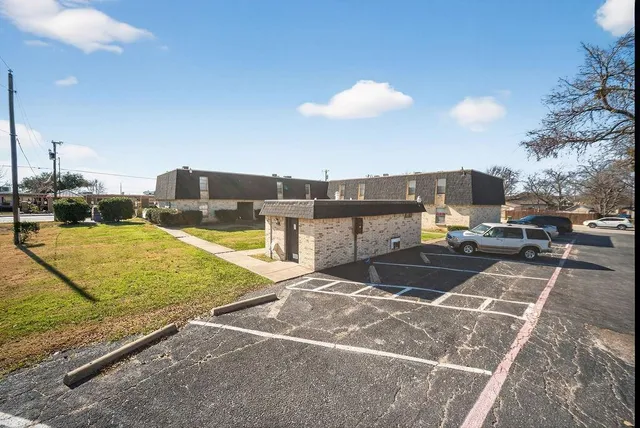 $2,200,000 | 705 East Worth Street, Grapevine, TX 76051