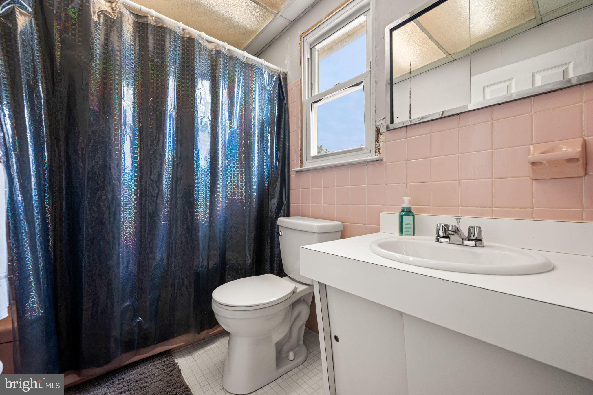 13043 Worthington Road Philadelphia, PA 19116 - Photo 21 of 31 hallway bathroom on second floor