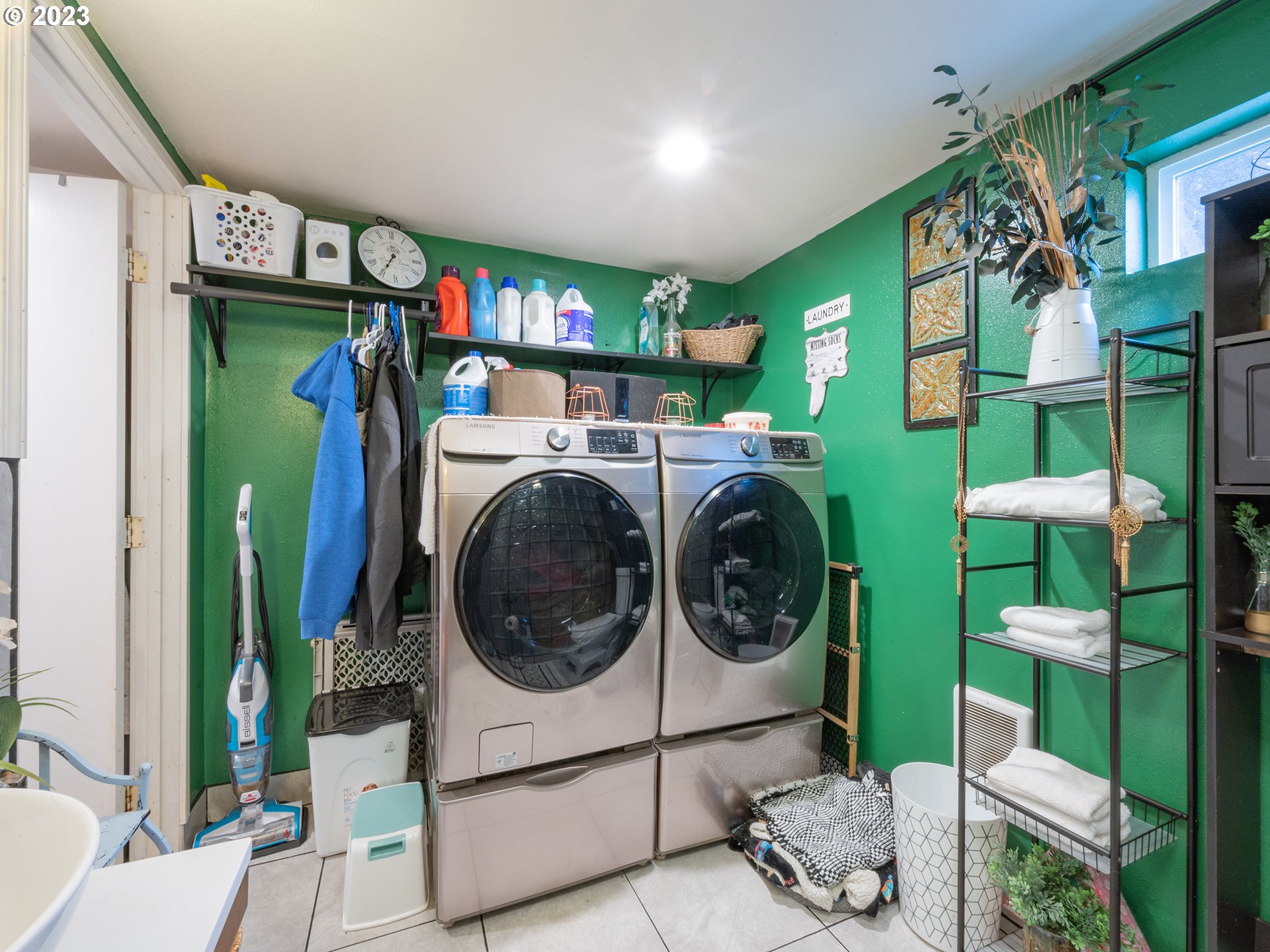 820 West Fairview Drive Springfield, OR 97477 - Photo 20 of 32 a utility room with dryer and washer