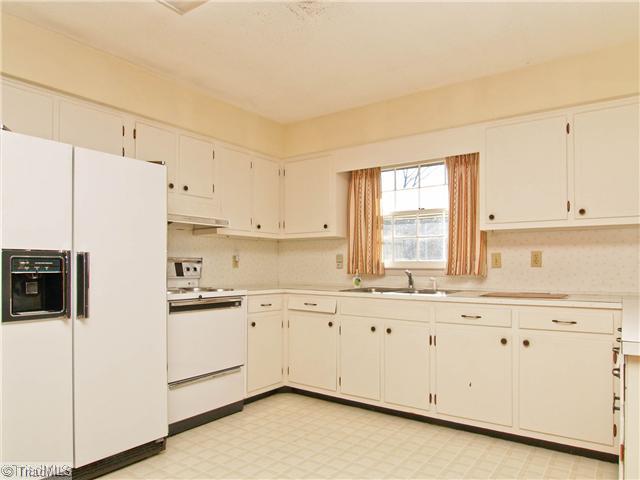 3911 Frazier Road Greensboro, NC 27407 - Photo 10 of 15 Kitchen.