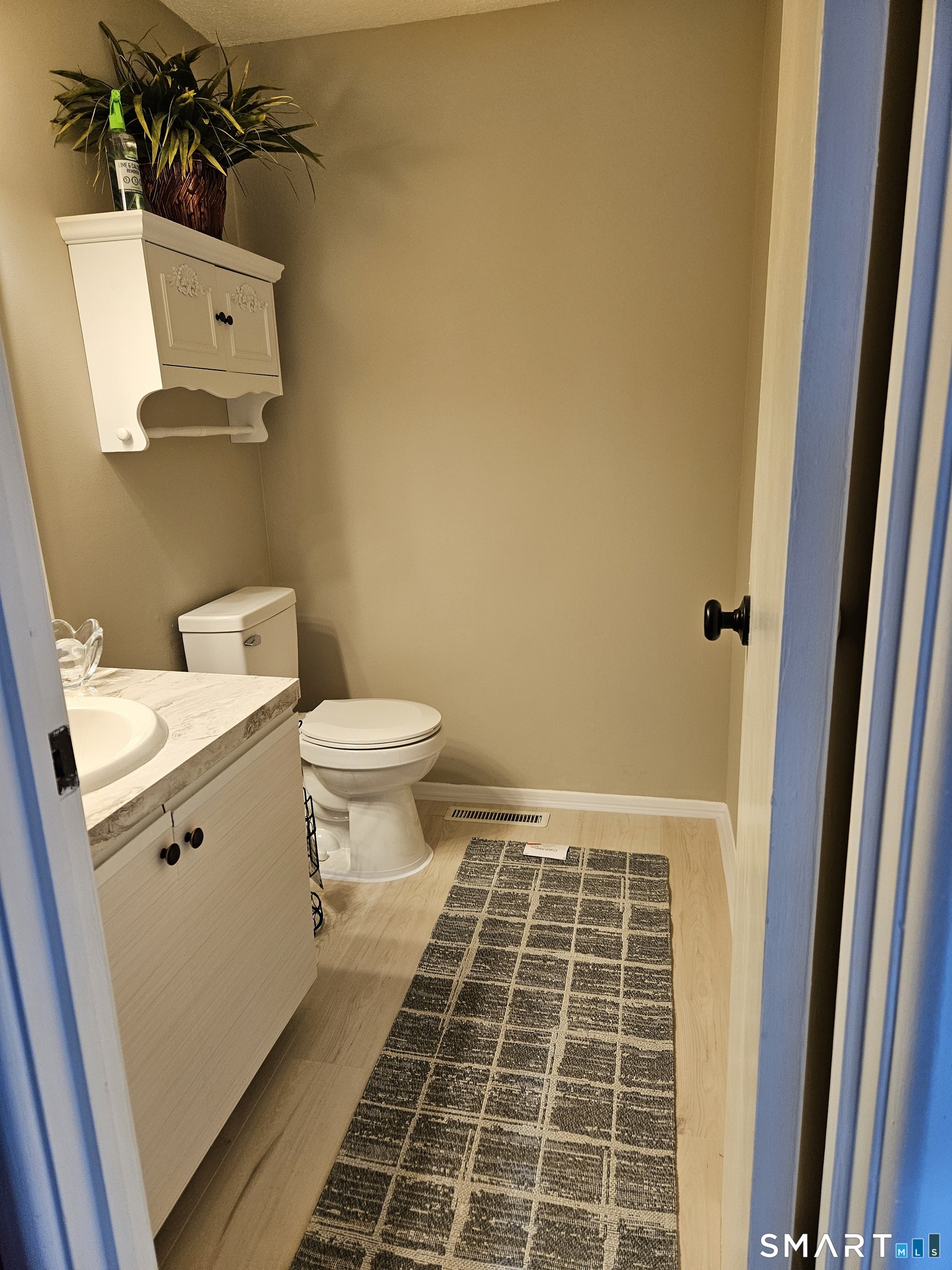 91 Trolley Crossing Lane, Unit 91 Middletown, CT 06457 - Photo 10 of 29 a bathroom with a toilet and a shower