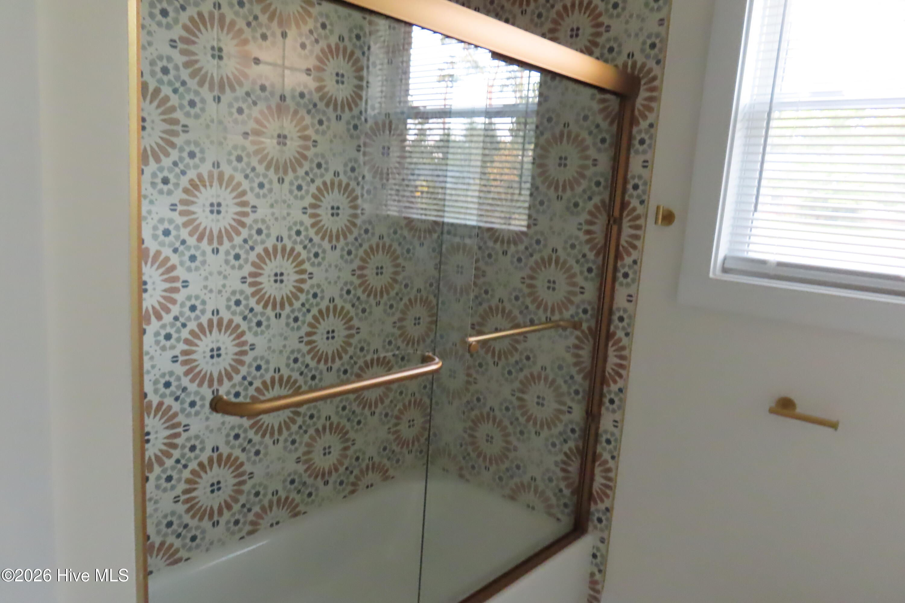 237 East Vineland Road Augusta, GA 30904 - Photo 10 of 20 Hall Bath Tub