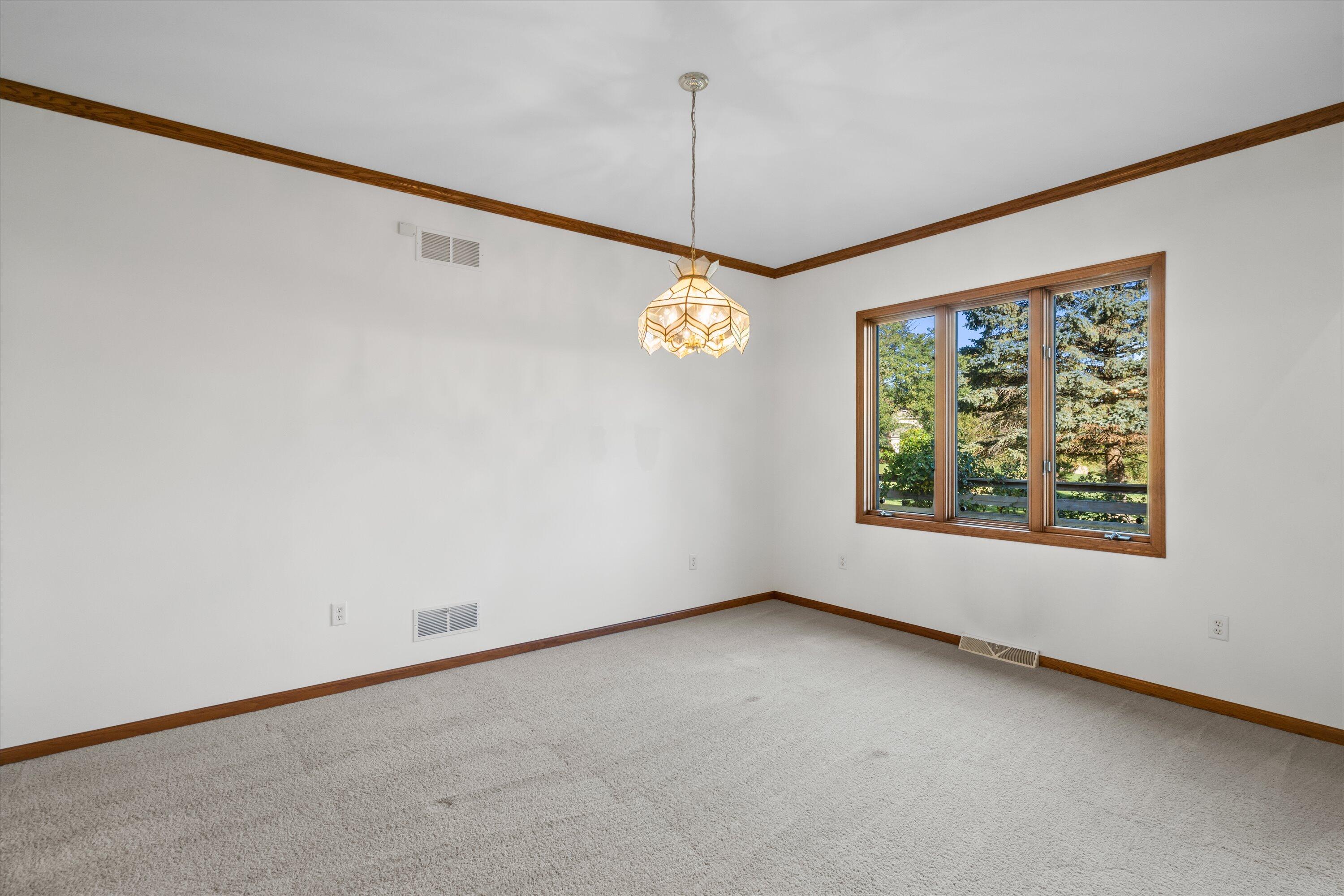 7306 Forty Acre Road Caledonia, WI 53126 - Photo 12 of 45 Dining