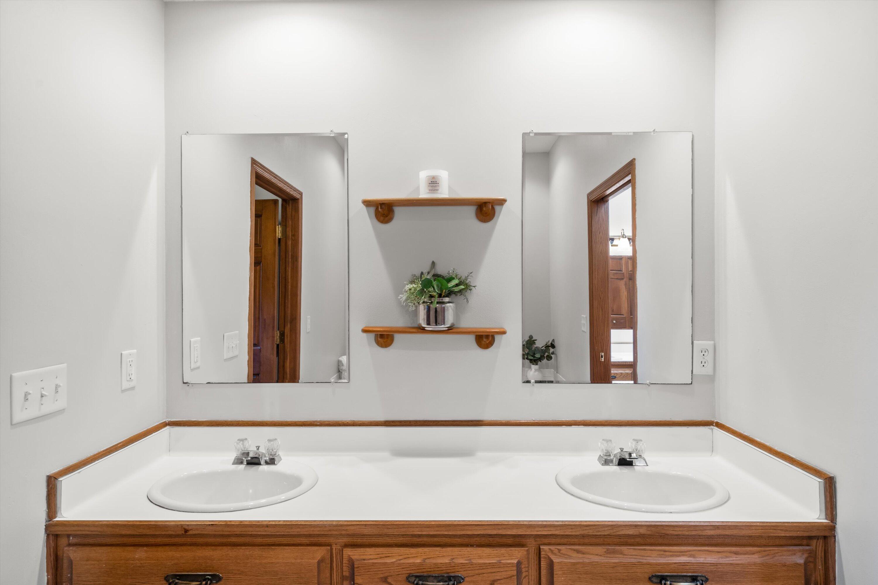 7306 Forty Acre Road Caledonia, WI 53126 - Photo 29 of 45 Primary Suite Bathroom