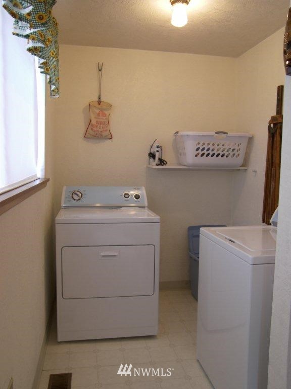 1727 Perry Avenue Bremerton, WA 98310 - Photo 11 of 14 Gallery Image 11