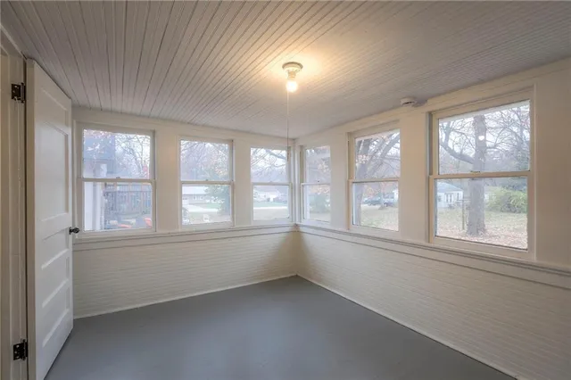 $159,899 | 2434 South Sterling Avenue, Independence, MO 64052