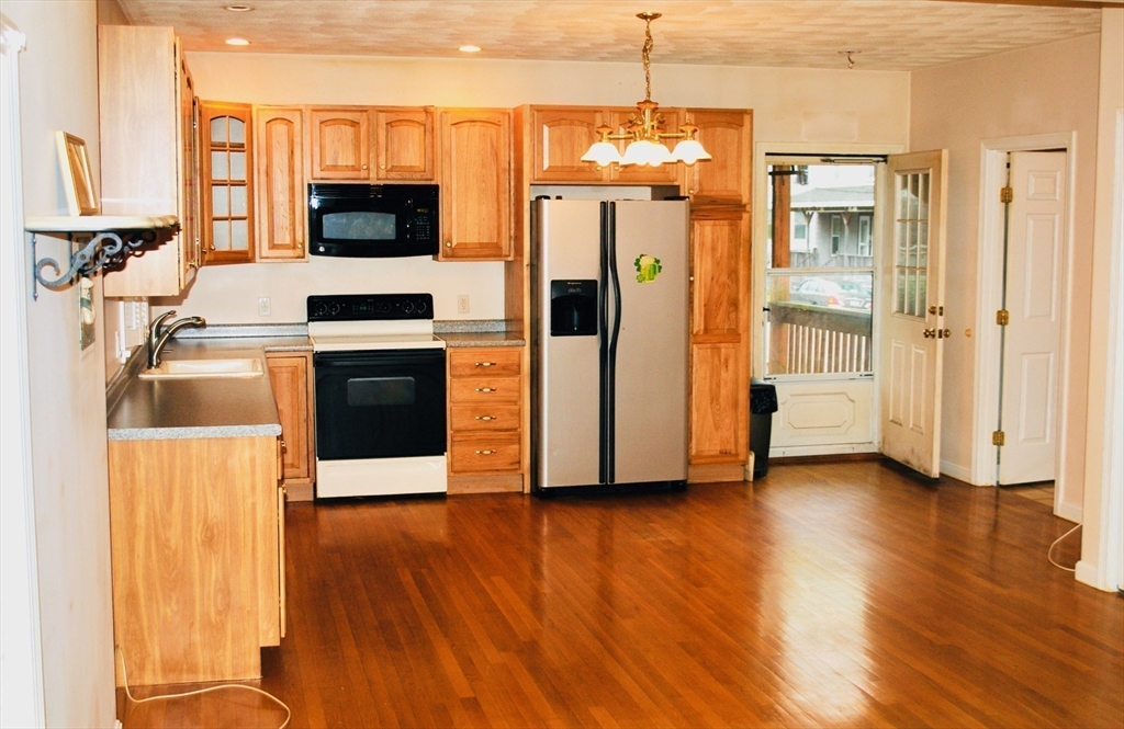 40 Wright Street Stoneham, MA 02180 - Photo 4 of 23