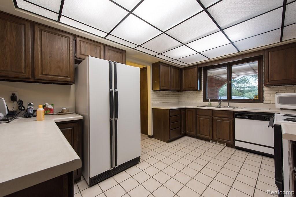9031 Tower Road South Lyon, MI 48178 - Photo 7 of 31 DSC_3406.jpg