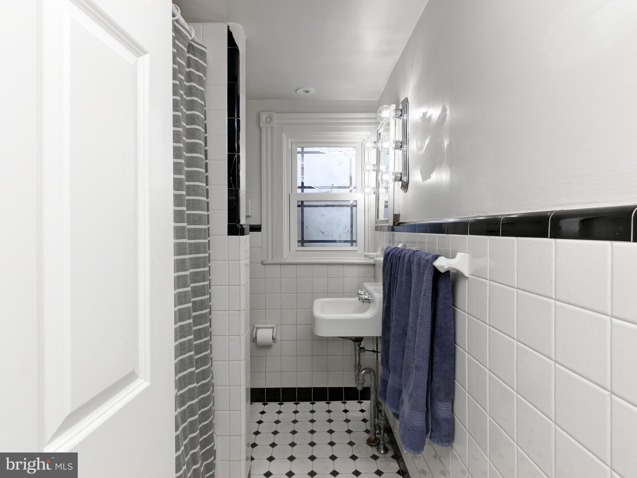 101 Sproul Road Malvern, PA 19355 - Photo 26 of 49 Full bath