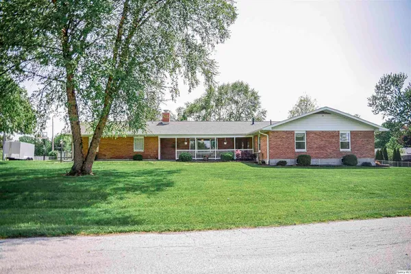$319,900 | 3210 Golf Drive, Quincy, IL 62301