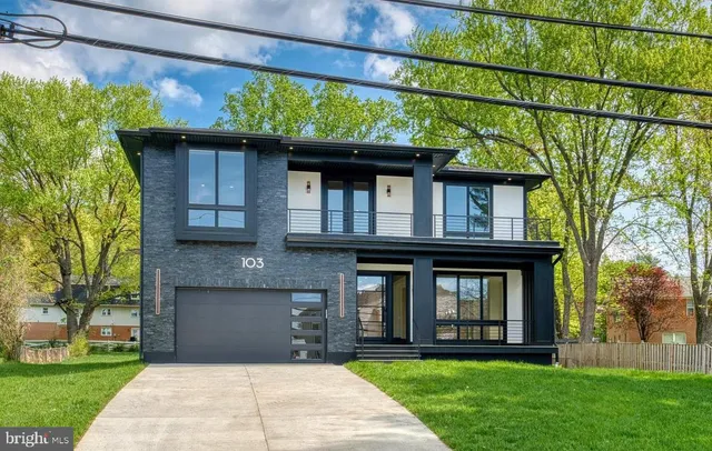 $2,649,999 | 103 St Andrews Drive Northeast, Vienna, VA 22180