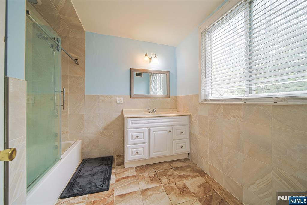 586 Hillside Street Ridgefield, NJ 07657 - Photo 34 of 46