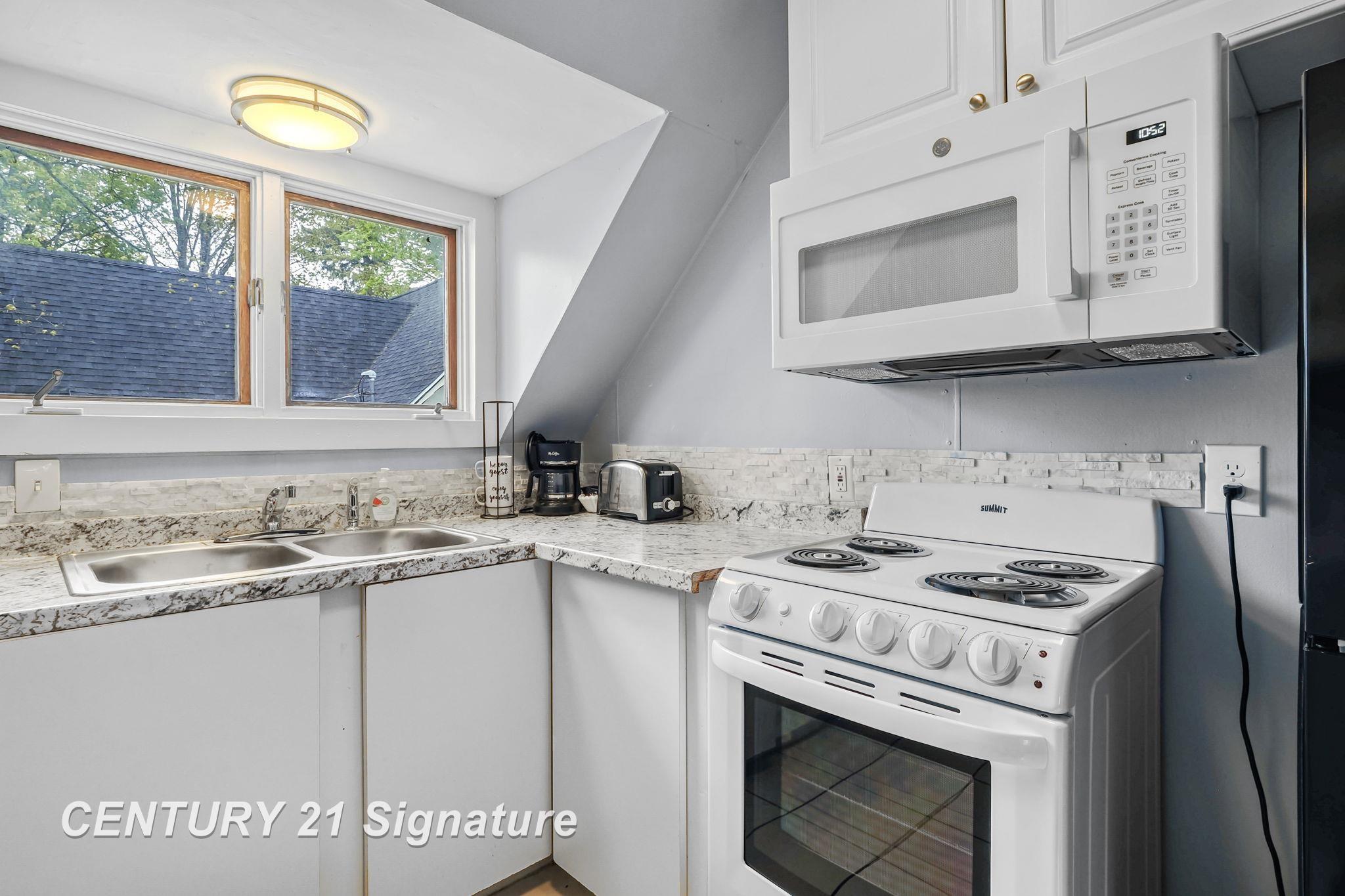 607 West Front Street Traverse City, MI 49684 - Photo 35 of 43