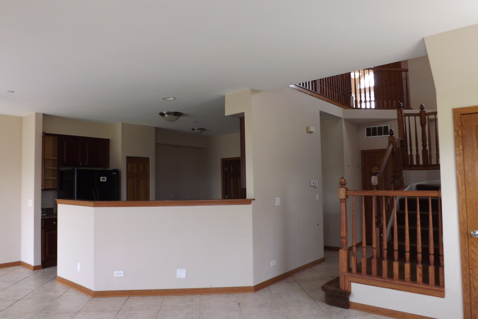 21130 Gray Hawk Drive Matteson, IL 60443 - Photo 4 of 14 a view of an entryway with wooden floor
