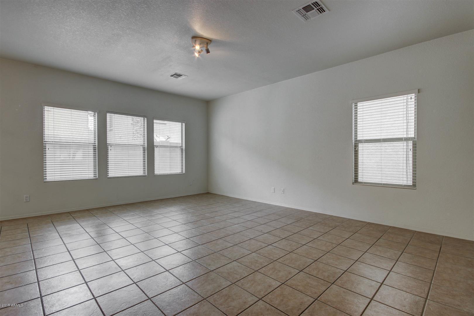 9452 West Jamestown Road Phoenix, AZ 85037 - Photo 5 of 28 Family Room