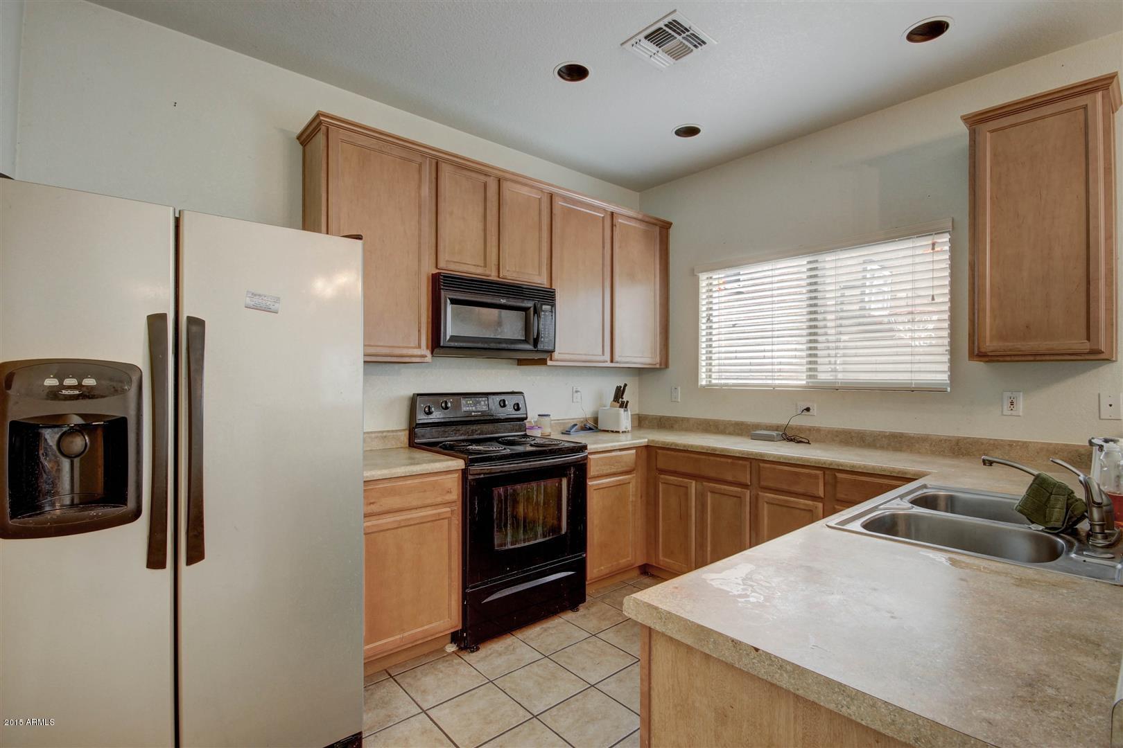 9452 West Jamestown Road Phoenix, AZ 85037 - Photo 8 of 28 Kitchen area