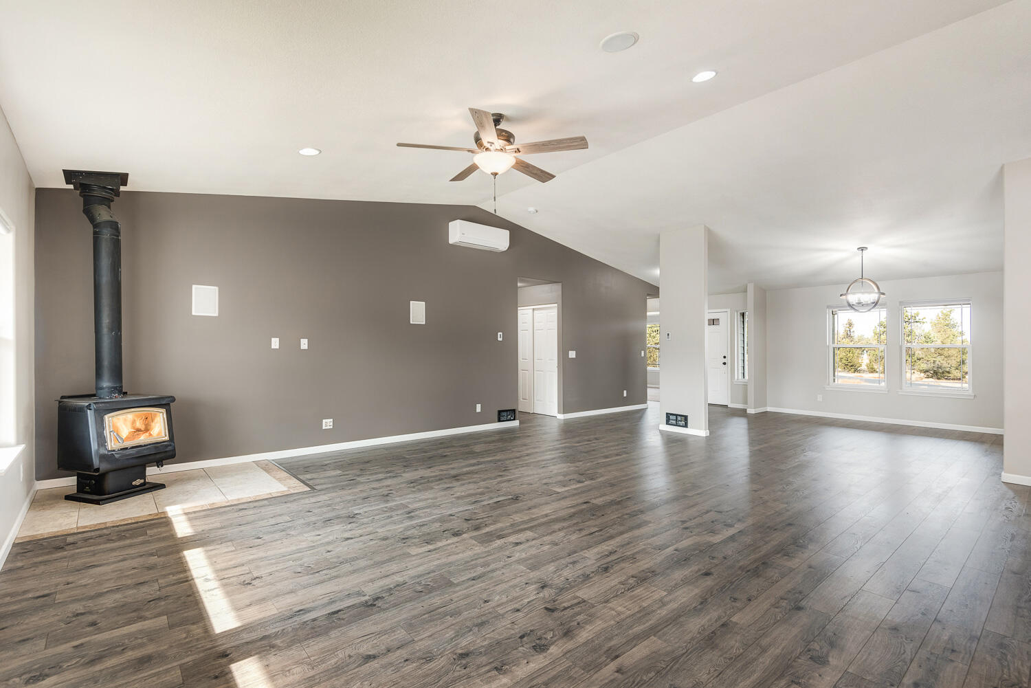 21305 Southwest Gift Road Bend, OR 97703 - Photo 7 of 46 Great Room