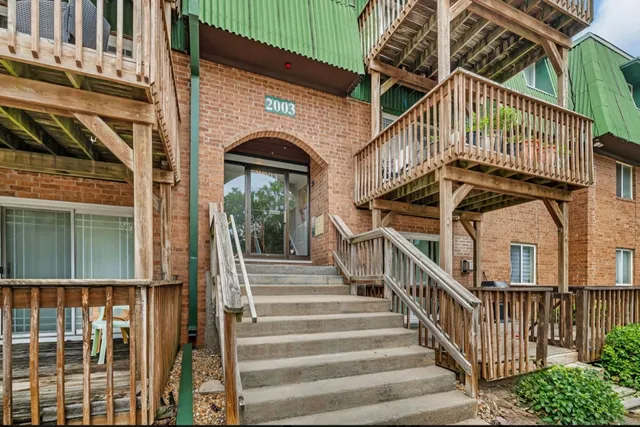 a view of entryway with a front door