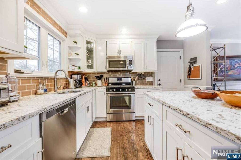 97 Roxbury Road Dumont, NJ 07628 - Photo 9 of 41