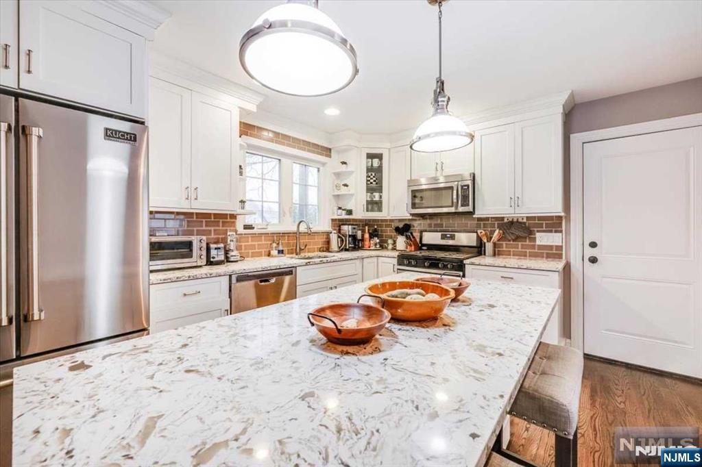 97 Roxbury Road Dumont, NJ 07628 - Photo 10 of 41