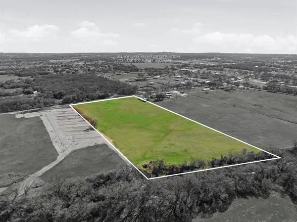 a view of a tennis court