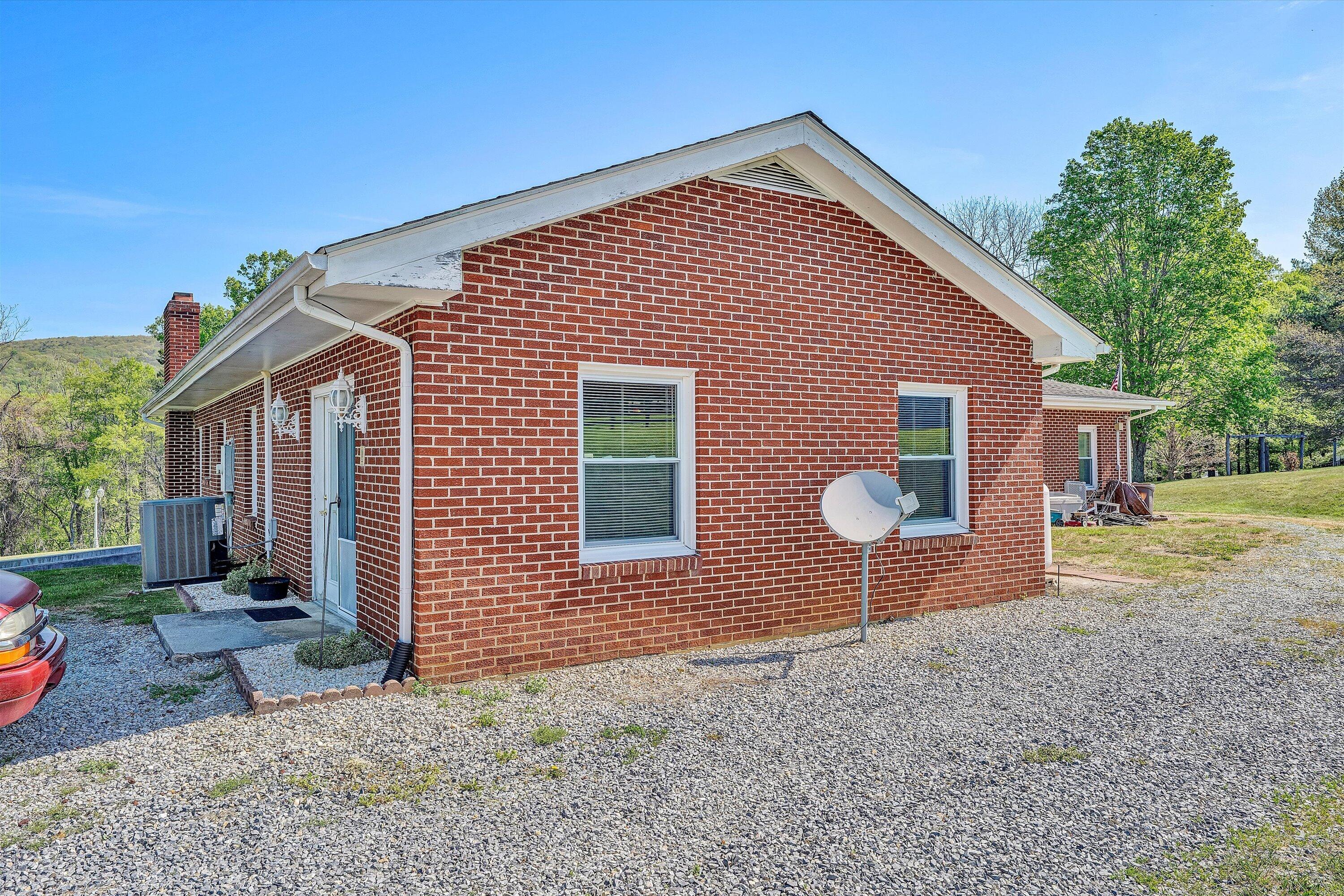 3673 Mt Zion Road Blacksburg, VA 24060 - Photo 32 of 43 32-SGP-04939