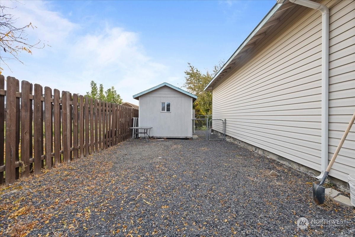 303 West Nelson Road Moses Lake, WA 98837 - Photo 12 of 40 Gallery Image 12