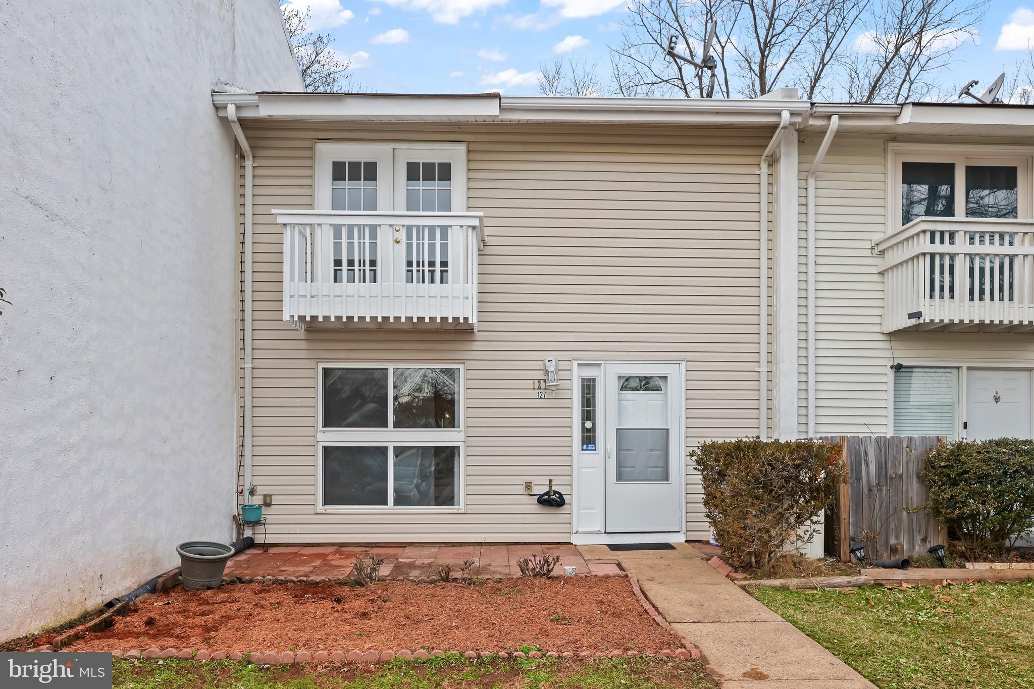 127 North Cottage Road Sterling, VA 20164 - Photo 1 of 43 Gallery Image 1