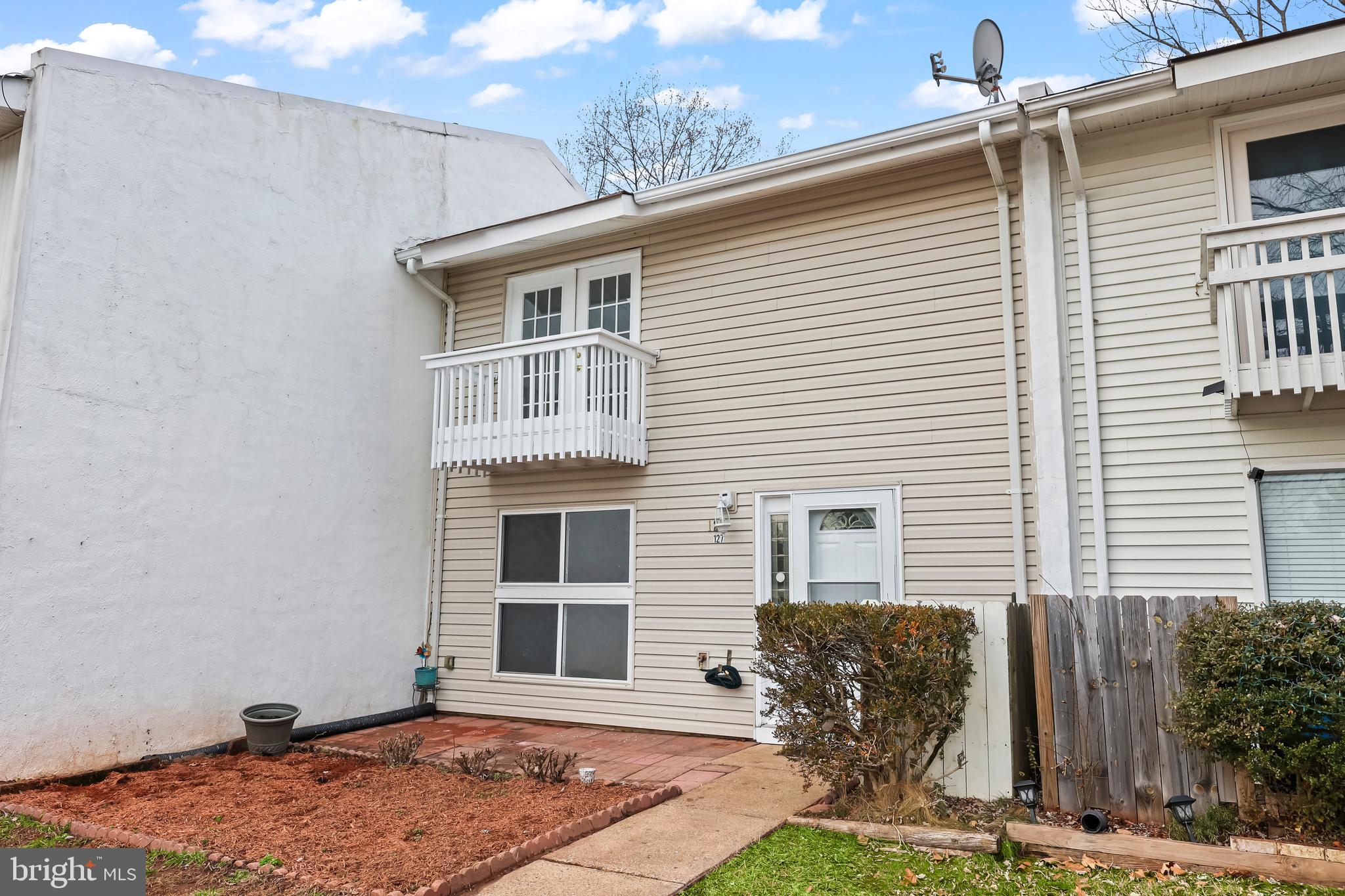 127 North Cottage Road Sterling, VA 20164 - Photo 2 of 43 Gallery Image 2