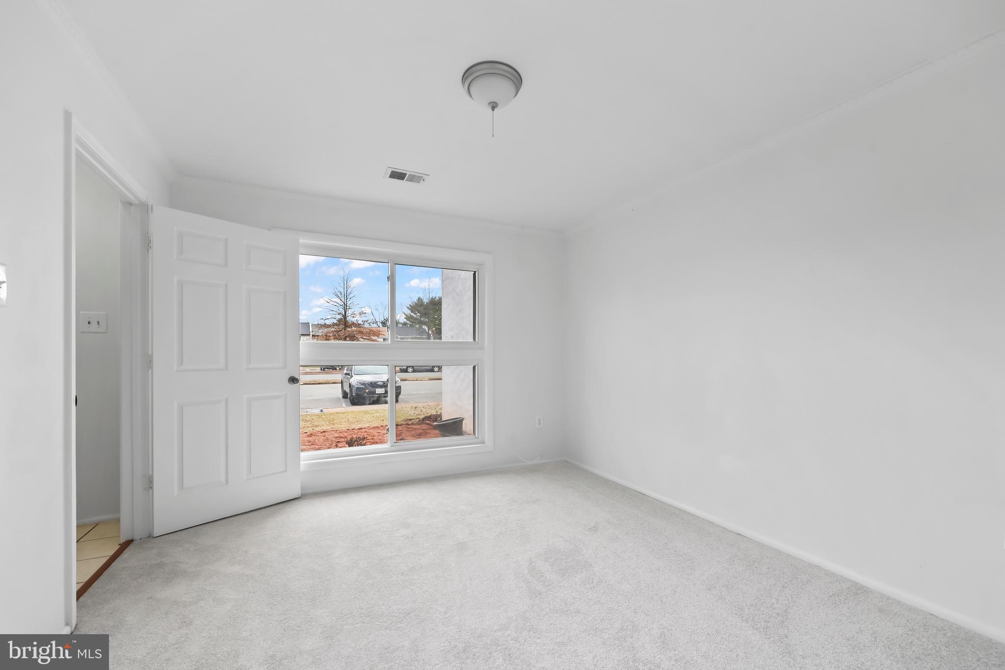 127 North Cottage Road Sterling, VA 20164 - Photo 6 of 43 Gallery Image 6