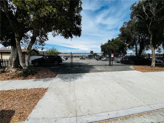 a view of a backyard of the house