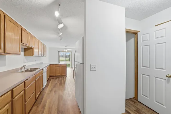 $300,000 | 1673 Lexington Lane, Shakopee, MN 55379