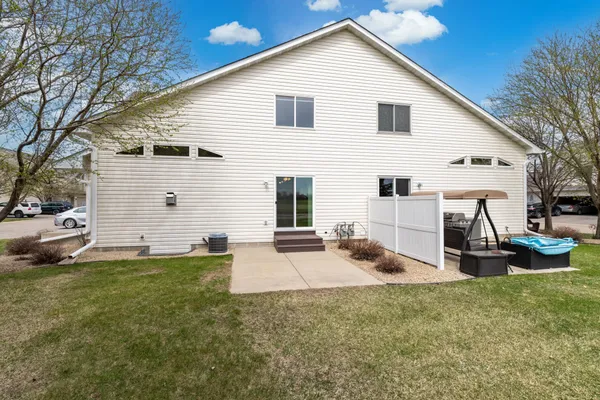 $300,000 | 1673 Lexington Lane, Shakopee, MN 55379