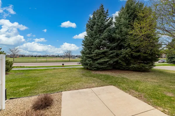 $300,000 | 1673 Lexington Lane, Shakopee, MN 55379