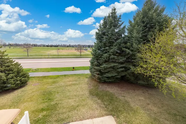 $300,000 | 1673 Lexington Lane, Shakopee, MN 55379