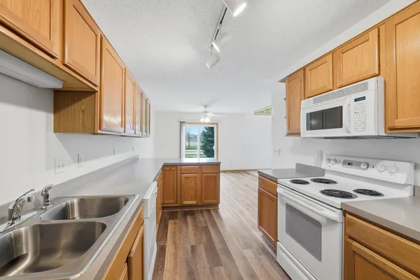 $300,000 | 1673 Lexington Lane, Shakopee, MN 55379