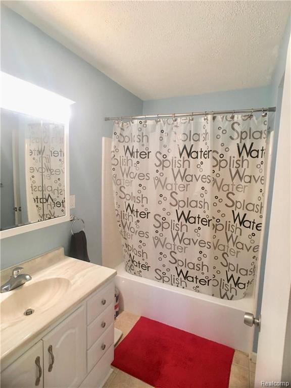 33357 Fargo Street Livonia, MI 48152 - Photo 3 of 12