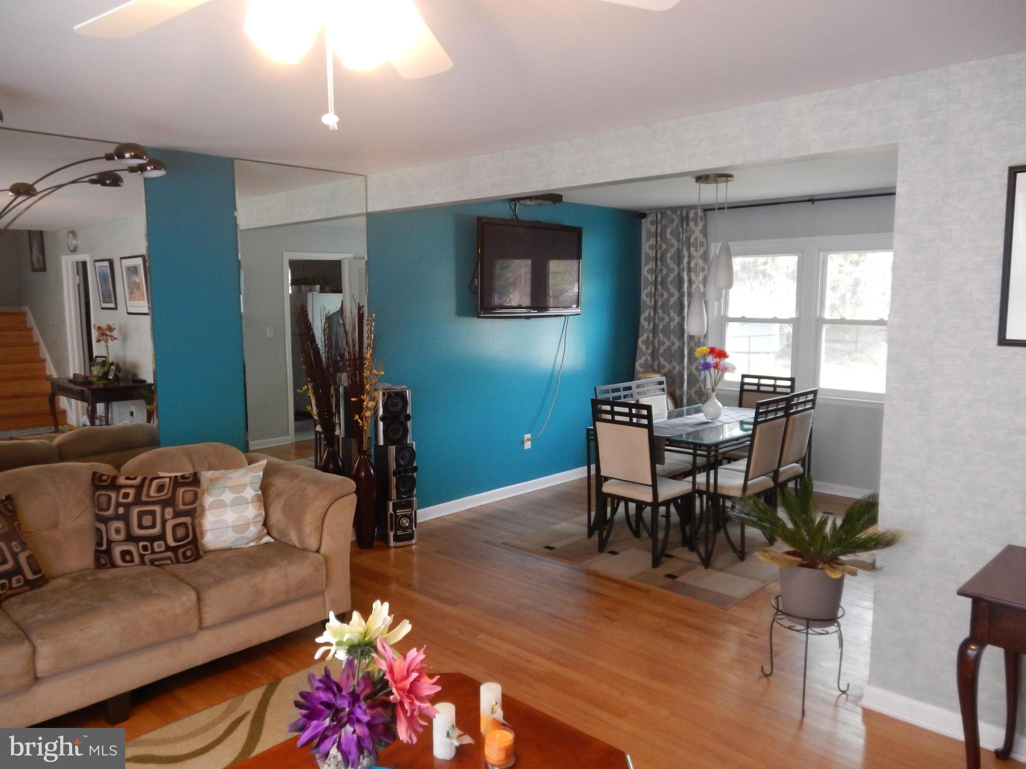 4508 Dresden Road Pikesville, MD 21208 - Photo 8 of 27 Living Room