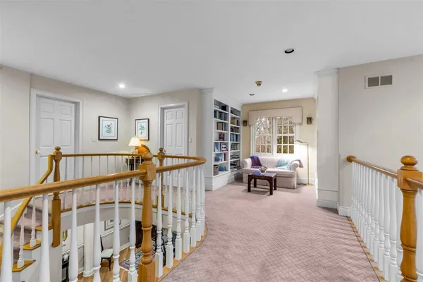 $998,000 | 852 Gloucester Crossing, Lake Forest, IL 60045