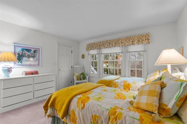 $998,000 | 852 Gloucester Crossing, Lake Forest, IL 60045