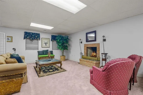 $998,000 | 852 Gloucester Crossing, Lake Forest, IL 60045